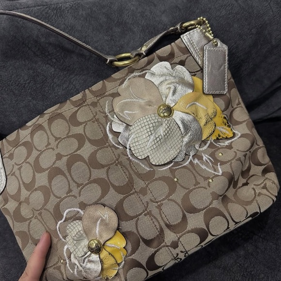 Coach Tan and Gold Floral Shoulder Bag WITH A FEW STAINS AROUND THE FLOWERS - Picture 4 of 8
